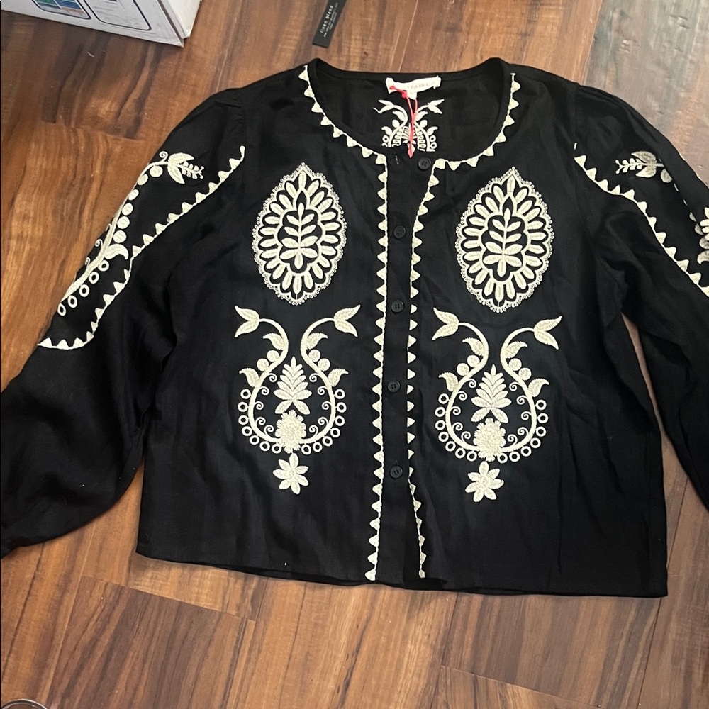 Solitaire Black Blouse with Cream Embroidery - Picture 2 of 5